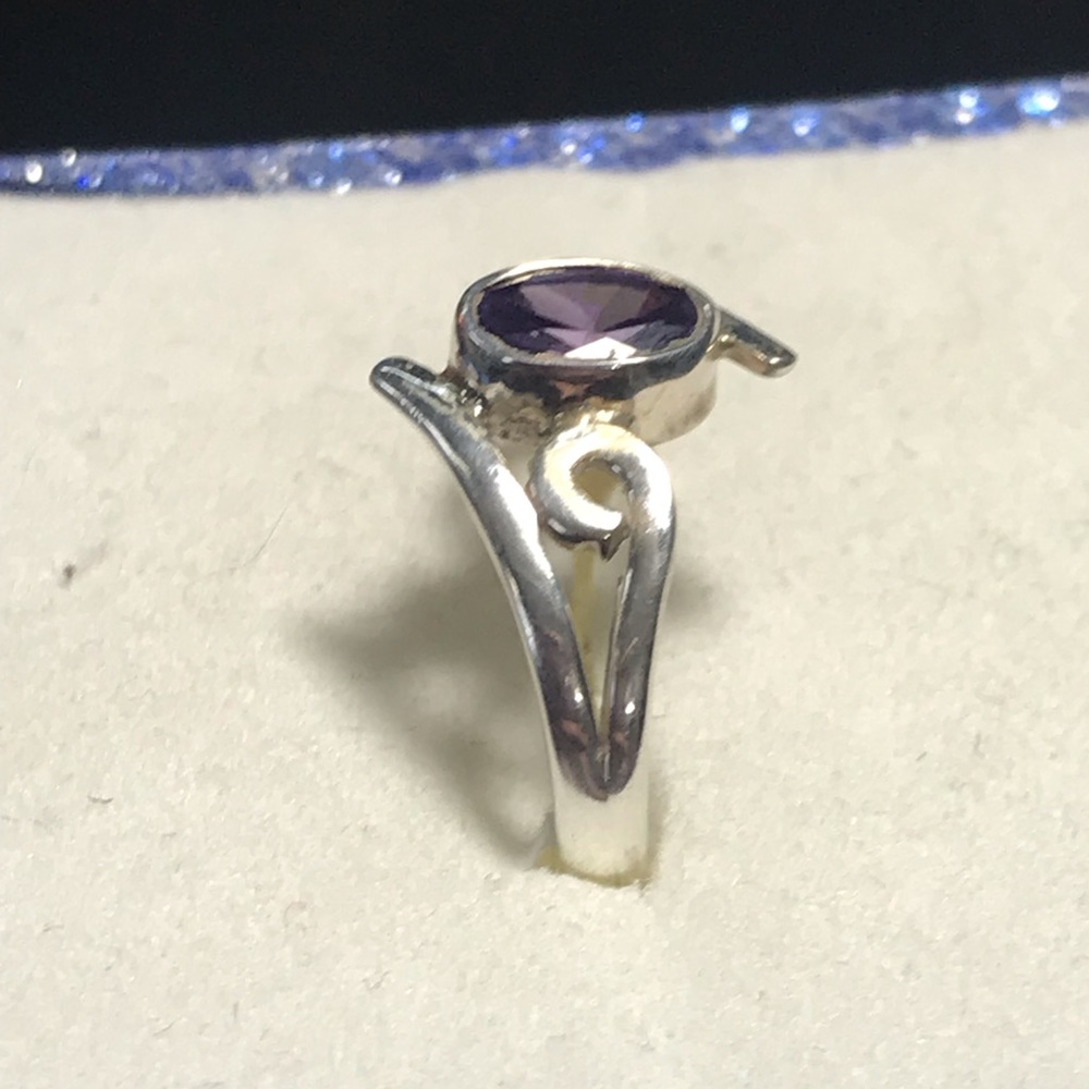 Amethyst silver scroll ring - Picture 2 of 6